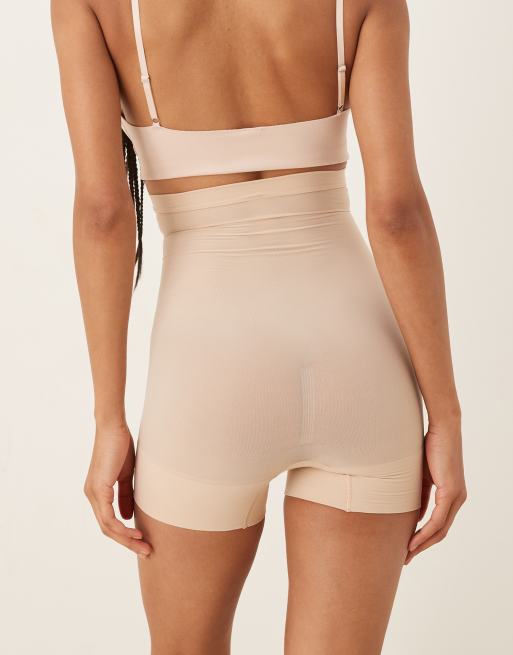 Pantalones cortos beis claro de talle alto sin costuras SPANXsculpt Seamless Power de Spanx, 3 de 3