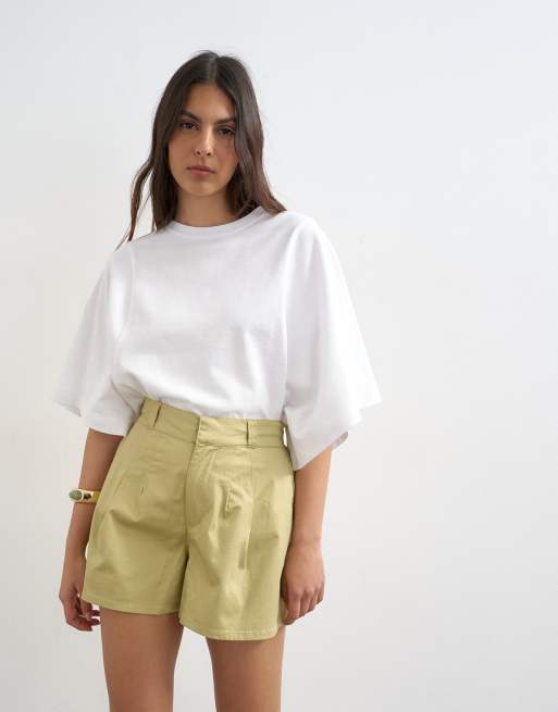 Pantalones cortos beis de corte acampanado depurado de Topshop