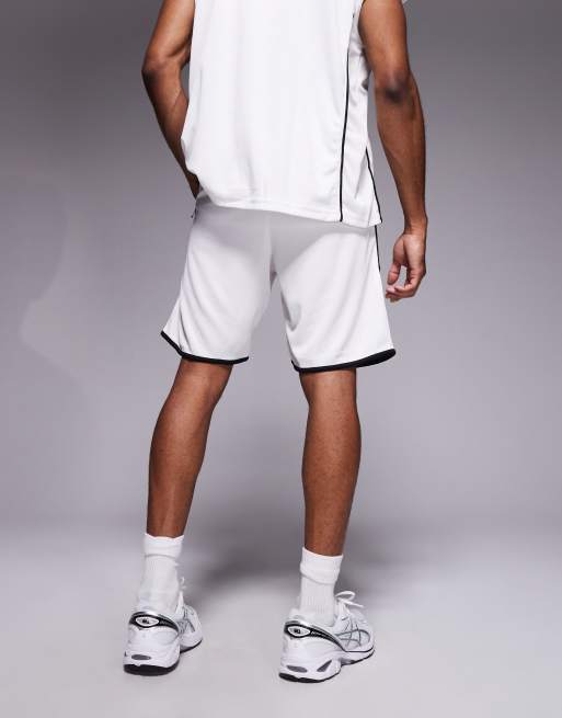 Pantalones cortos beis de estilo resort con ribetes negros de Good For Nothing (parte de un conjunto), 2 de 5