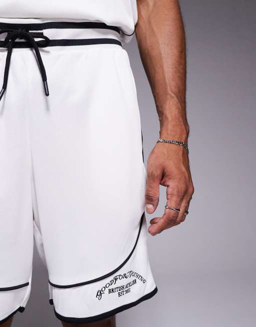 Pantalones cortos beis de estilo resort con ribetes negros de Good For Nothing (parte de un conjunto), 4 de 5