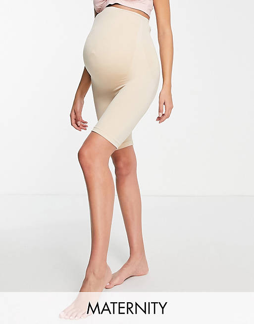 Pantalones cortos beis moldeadores con diseño por encima del vientre de Mamalicious Maternity