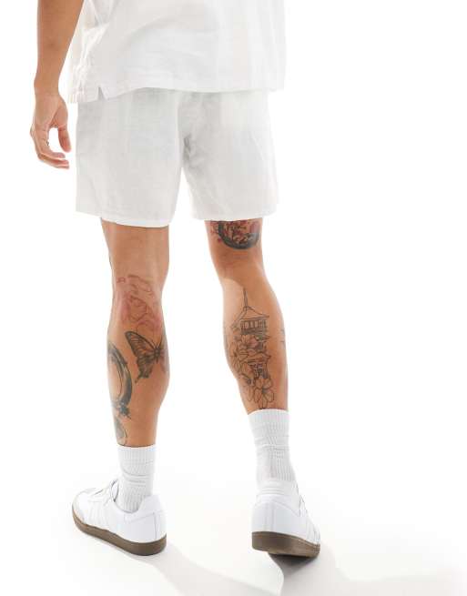 Pantalones cortos blanco hueso de corte estándar de mezcla de lino Olsen de Weekday, 2 de 4