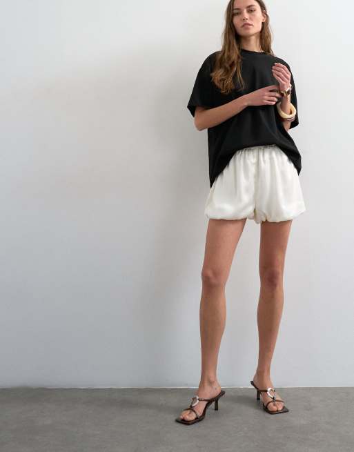 Pantalones cortos blanco marfil abullonados de satén de Topshop