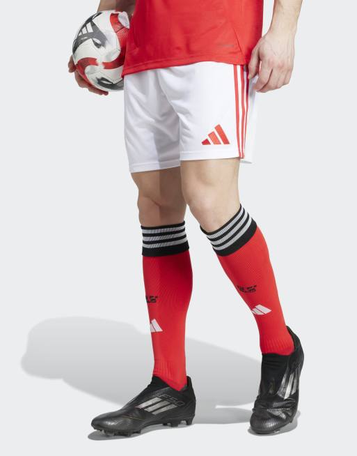 Pantalones cortos blancos con diseño de la primera equipación del Benfica de la temporada 25/26 de adidas Performance