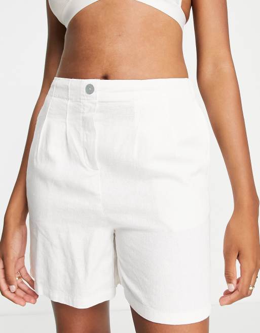 Pantalones cortos blancos de talle alto de Vero Moda Tall