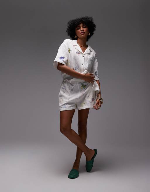 Pantalones cortos blancos sin cierres con bordado de garabatos de algodón de Topshop (parte de un conjunto)