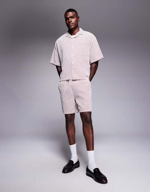 Pantalones cortos blancos y marrones de largo medio de punto gofrado de ASOS DESIGN (parte de un conjunto), 2 de 5