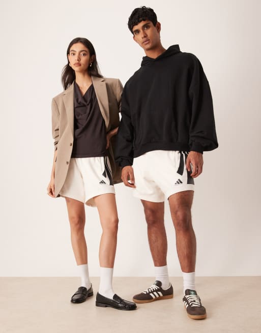 Pantalones cortos blancos y negros con tres rayas Three Stripe de adidas Basketball