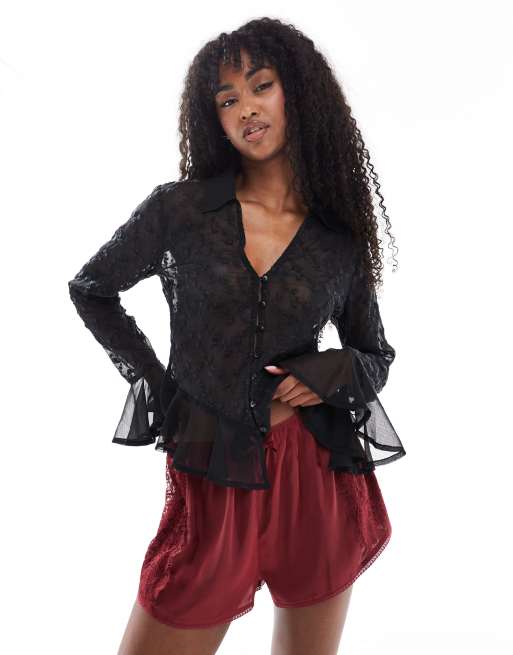 Pantalones cortos burdeos de satén y encaje de Miss Selfridge, 4 de 5