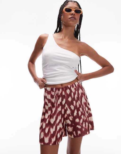 Pantalones cortos burdeos plisados de pernera ancha con estampado animal abstracto de Topshop, 4 de 5