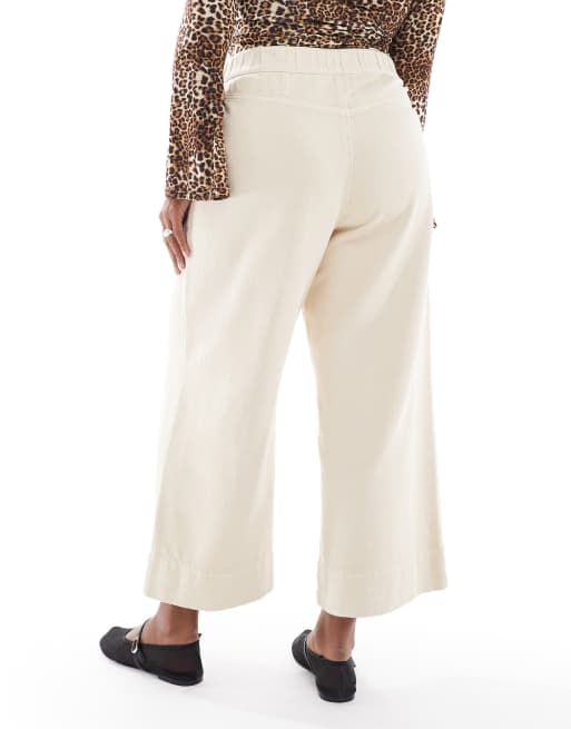 Pantalones cortos capri color arena de pernera ancha de ASOS DESIGN Curve, 4 de 5