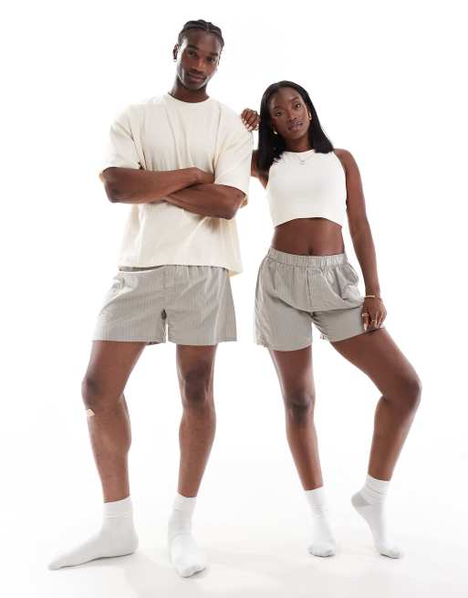 Pantalones cortos caquis a rayas estilo bóxer unisex de corte slim de popelina de algodón de Calvin Klein, 2 de 5