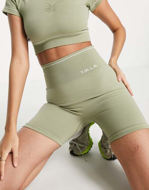 Pantalones cortos caquis ajustados Hosta exclusivos en ASOS de TALA, 4 de 4