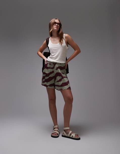 Pantalones cortos caquis de pernera ancha con estampado de cebra de tejido efecto rugoso de Topshop - view 1