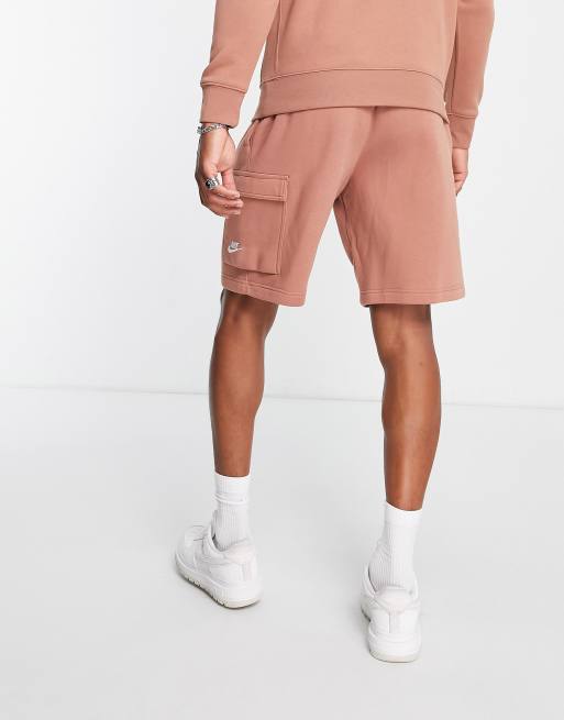 Pantalones cortos cargo color arcilla de felpa Club de Nike, 3 de 4