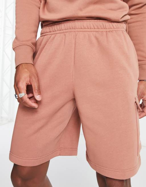 Pantalones cortos cargo color arcilla de felpa Club de Nike, 4 de 4