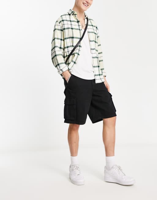Pantalones cortos cargo negros holgados de New Look, 2 de 4