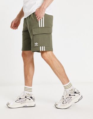Posible Becks Reina Pantalones cortos cargo verde oliva con 3 rayas adicolor de adidas  Originals | ASOS
