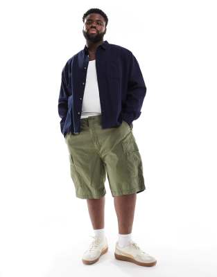 Pantalones cortos cargo verde oscuro con 2 bolsillos de lona Carrier de Levi's Big & Tall - view 1