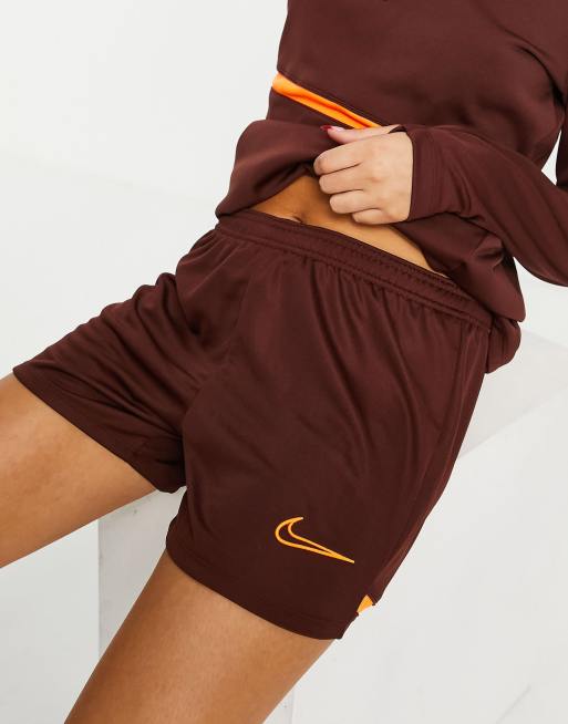 Pantalones cortos color bronce Dri-FIT Academy de Nike Football