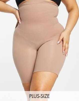 Pantalones cortos color café con leche Higher Power de Spanx Curve