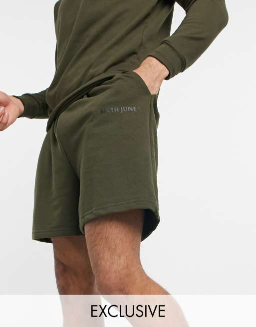 Pantalones cortos color caqui básicos exclusivos en ASOS de Sixth June