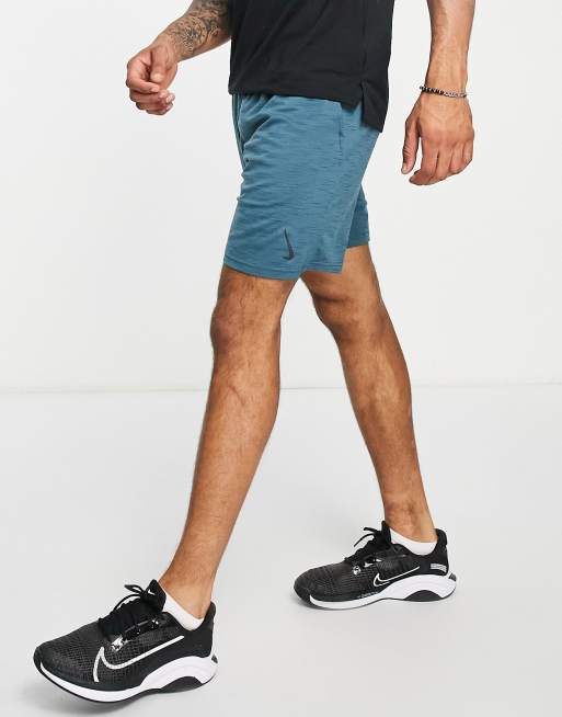 Pantalones cortos color cerceta Dri-FIT de Nike Yoga