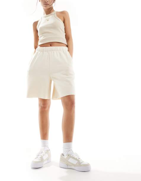 Pantalones cortos color crema de corte alargado con bajos sin rematar de ASOS DESIGN - view 1