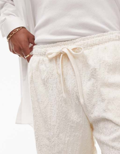 Pantalones cortos color crudo con patrón de tejido de rizo de Topman, 4 de 4
