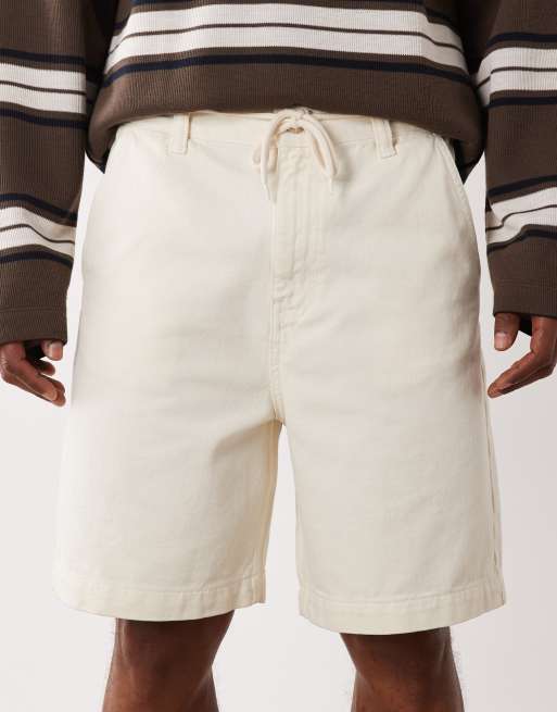Pantalones cortos color crudo de largo medio con cinturón de ASOS DESIGN, 5 de 5