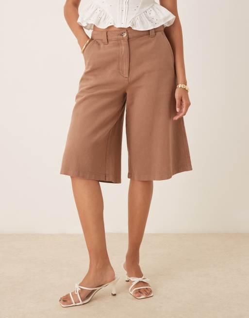 Pantalones cortos color moca lavado de corte alargado con diseño de paneles de ASOS DESIGN, 3 de 5