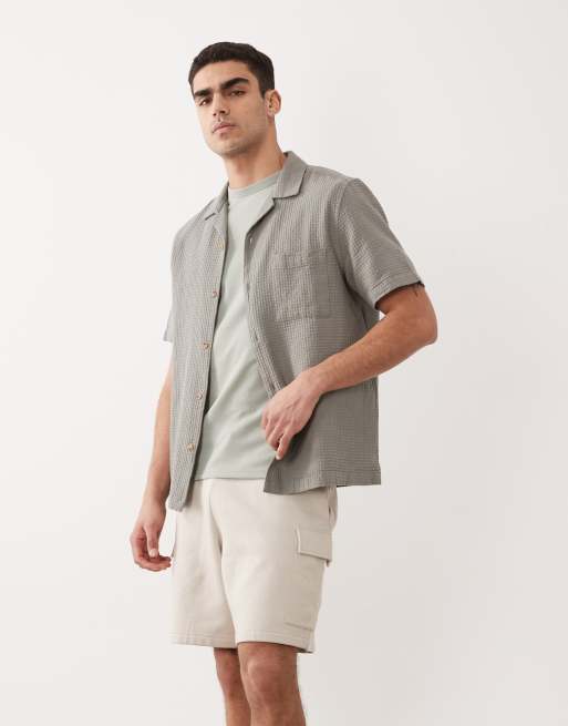 Pantalones cortos color piedra cargo de New Look 