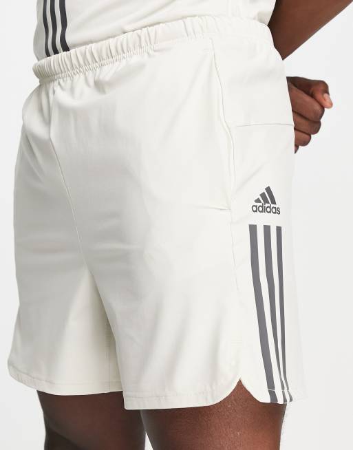 Pantalones cortos color piedra con diseño de 3 rayas Alpha Strength de adidas Training