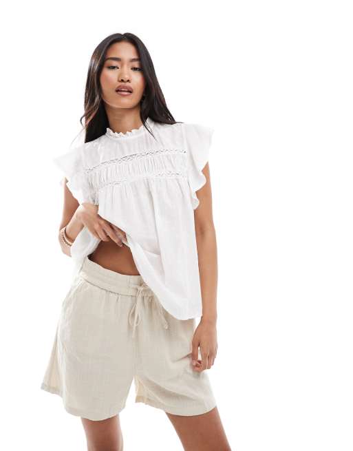 Pantalones cortos color piedra con lazada delantera de tejido texturizado de ONLY (parte de un conjunto)