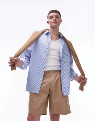 Pantalones cortos color piedra de pernera ancha con pinzas dobles de Topman