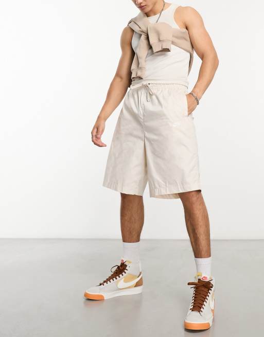 Pantalones cortos color piedra extragrandes de Nike Club
