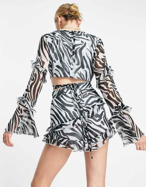 Pantalones cortos con estampado de cebra y volantes de ASOS DESIGN (parte de un conjunto), 2 de 4