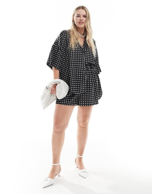 Pantalones cortos con estampado de lunares de satén de ASOS DESIGN Curve (parte de un conjunto)