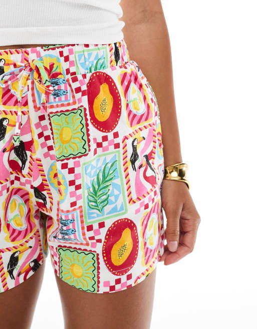 Pantalones cortos con estampado de postales y lazada en la cintura de punto liso de Threadbare, 3 de 5