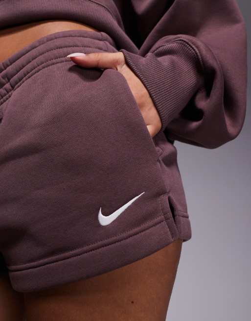 Pantalones cortos de 2" violeta oscuro de talle medio de Phoenix Fleece de Nike, 3 de 5