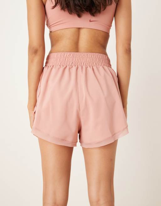 Pantalones cortos de 3" rosas de talle alto con vuelo Dri-FIT de Nike One Training, 5 de 5