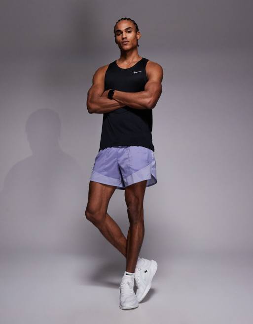 Pantalones cortos de 5" azul claro Dri-FIT Stride de Nike Running, 2 de 5