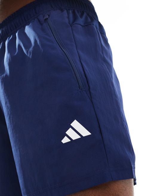 Pantalones cortos de 5" azul marino de punto de adidas Training Essentials, 4 de 5