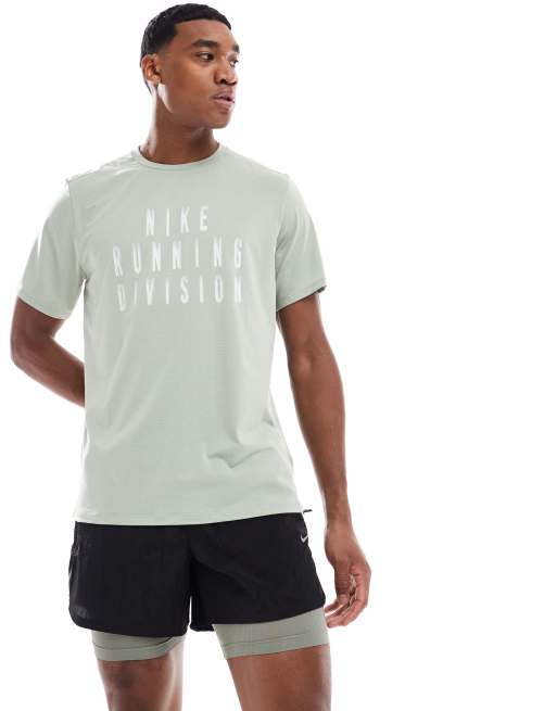 Pantalones cortos de 5" negros con diseño 2 en 1 Run Division Stride de Nike Running, 3 de 5