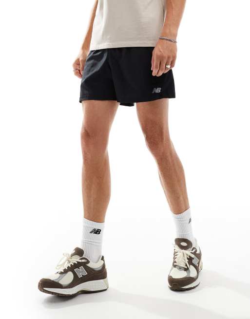 Pantalones cortos de 5" negros con forro Sport Essentials de New Balance, 4 de 5