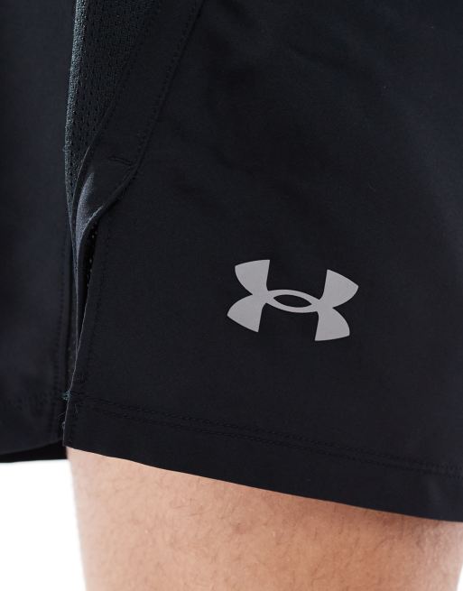 Pantalones cortos de 5 pulgadas negros Launch de Under Armour , 4 de 5