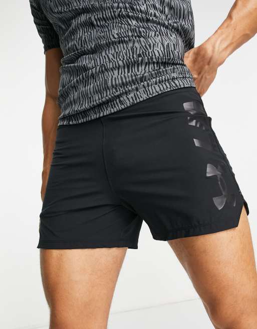 Pantalones cortos de 5 negros Run de Under Armour | ASOS