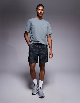 Pantalones cortos de 7" gris mármol Dri-FIT de Nike Training - view 1