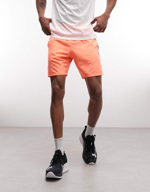Pantalones cortos de 7" naranja mandarina eléctrico Launch de Under Armour, 2 de 5