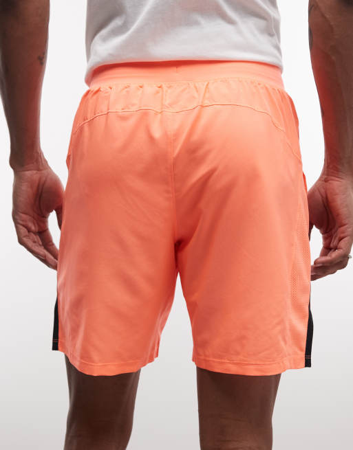 Pantalones cortos de 7" naranja mandarina eléctrico Launch de Under Armour, 5 de 5